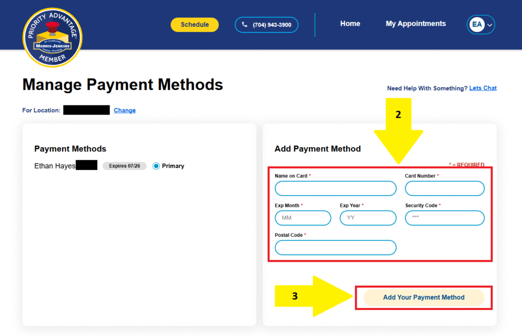 Screenshot of a payment methods management page, showing a current card and form fields to add a new payment method, with yellow arrows highlighting the add process.